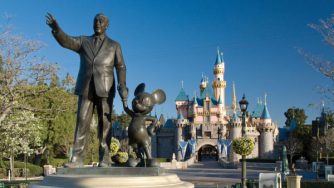 disneyland-resort-anaheim-sleeping-beauty-castle-walt-mickey-mouse-600x338